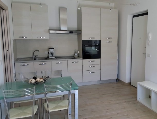 residence-ilpoggio-comomeer-appartement-keuken.jpg