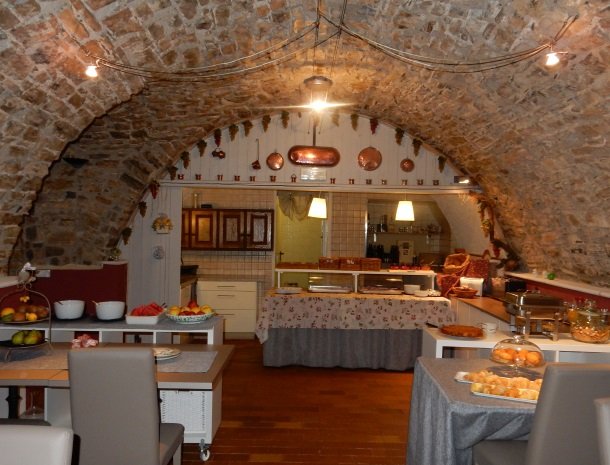 hotel-mariano-gardameer-ontbijtbuffet.jpg