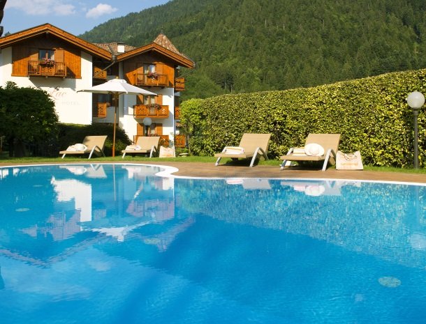 hotel-du-lac-molveno-trentino.jpg