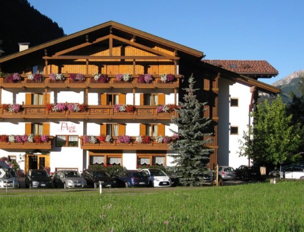 hotel-flora-alpina-val-di-fassa.jpg