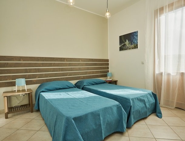 rivaseaapartments-castellammare-sicilie-slaapkamer.jpg