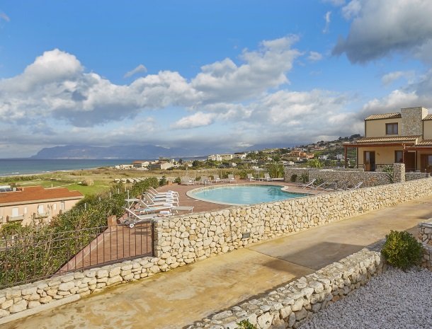 rivaseaapartments-castellammare-sicilie-overzicht.jpg