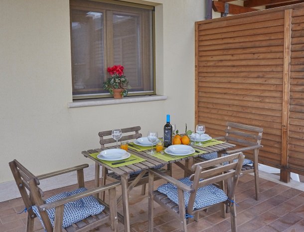 rivaseaapartments-castellammare-sicilie-terras.jpg