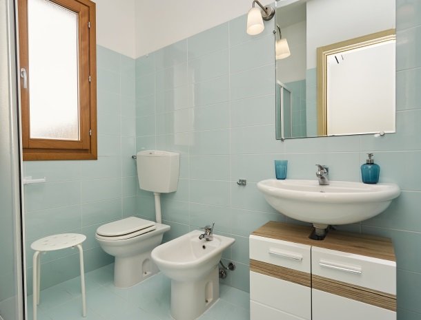 rivaseaapartments-castellammare-sicilie-badkamer.jpg