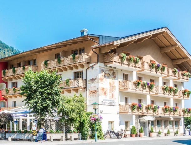 hotel-romerhof-fuschandergrossglockner-zomer-terras.jpg