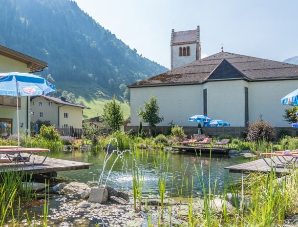 hotel-romerhof-fuschandergrossglockner-zwemmeer-kerk.jpg