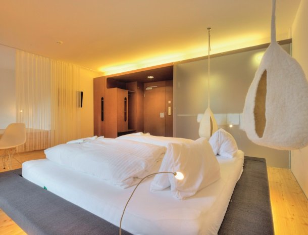 hotel-hinteregger-matrei-tirol-slaapkamer-modern.jpg