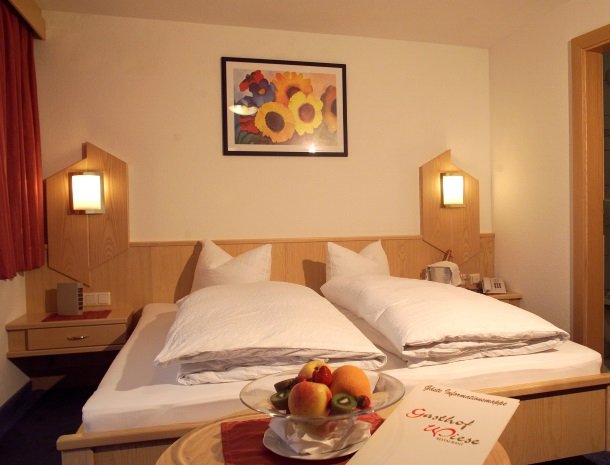 hotel-wiese-pitztal-st-leonhard-slaapkamer-bed.jpg