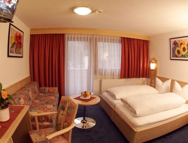 hotel-wiese-pitztal-st-leonhard-slaapkamer.jpg