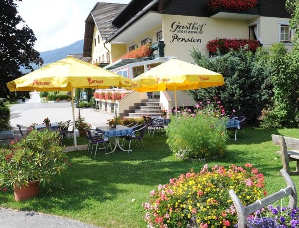 stofflerwirt-stmichaelimlungau-tuin-zomer.jpg