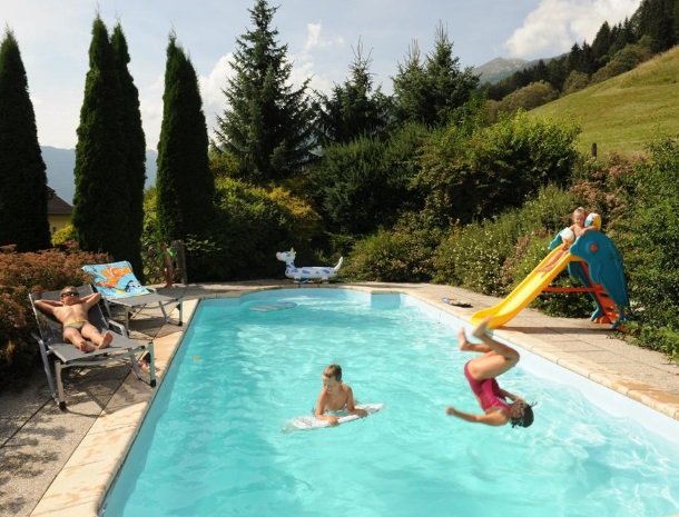 stofflerwirt-stmichaelimlungau-zwembad-zomer.jpg