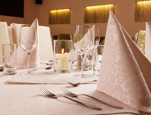 hotel-zur-post-dobriach-restaurant-tafel.jpg