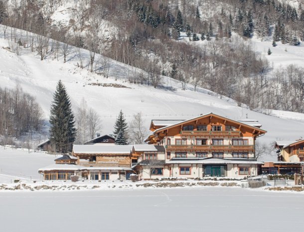 feriendorf-ponyhof-fusch-grossglockner-winter-sneeuw.jpg