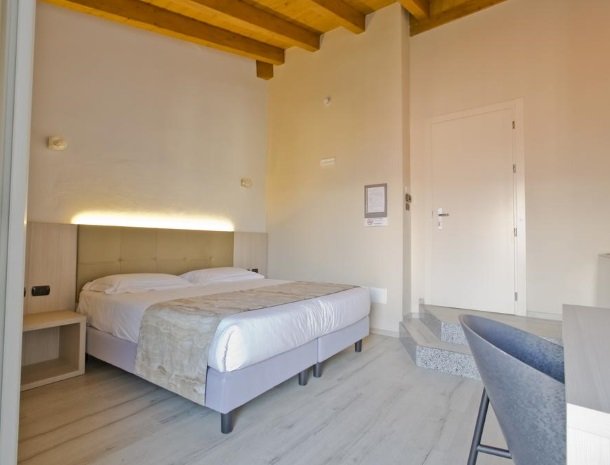 hotel-lago-colico-comomeer-slaapkamer-modern.jpg