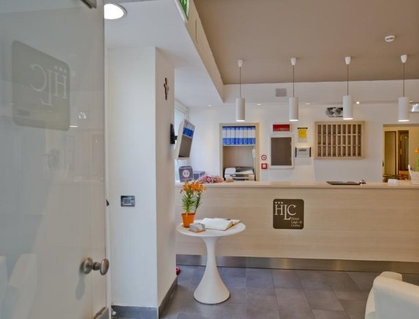 hotel-lago-colico-comomeer-receptie.jpg