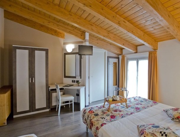 hotel-lago-colico-comomeer-slaapkamer-zolder.jpg