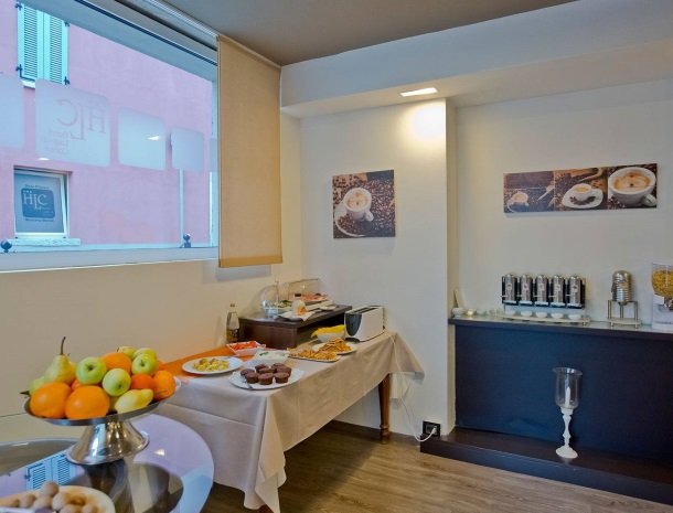 hotel-lago-colico-comomeer-ontbijt-koffie.jpg