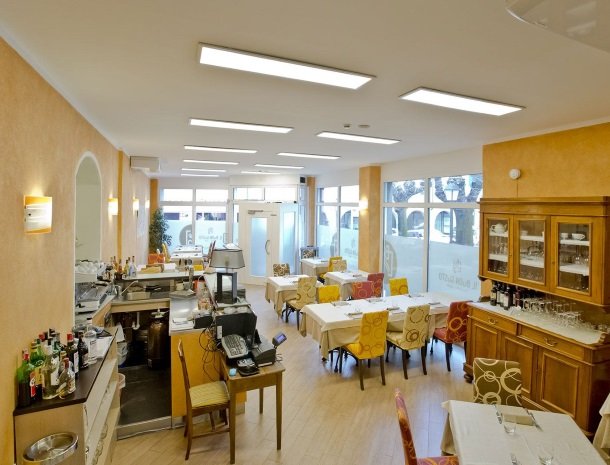 hotel-lago-colico-comomeer-restaurant-overzicht.jpg
