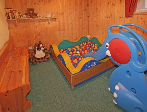 hotel-leamwirt-hopfgarten-tirol-speelkamer.jpg