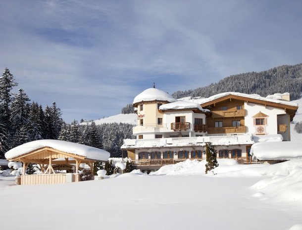 hotel-leamwirt-hopfgarten-tirol-winter-sneeuw.jpg