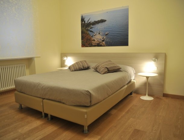 viadelle5terre-slaapkamer-bed.jpg