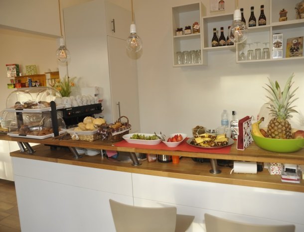 viadelle5terre-la-spezia-ligurie-ontbijtbuffet.jpg