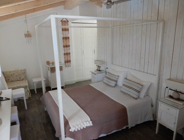 villa-amaranta-la-spezia-slaapkamer-sfeervol.jpg