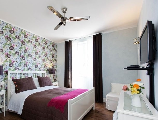 villa-amaranta-la-spezia-slaapkamer-bed.jpg