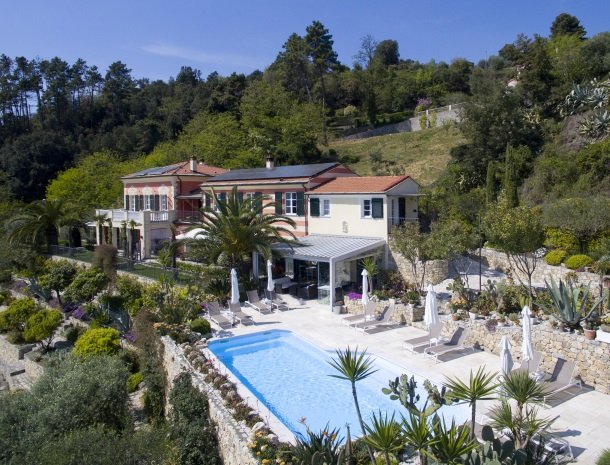 villa-amaranta-la-spezia-ligging-heuvels-zwembad.jpg