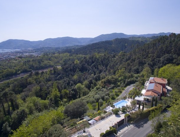 villa-amaranta-la-spezia-ligging-heuvels.jpg