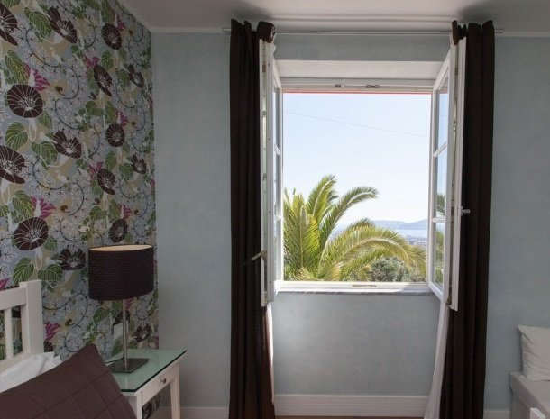 villa-amaranta-la-spezia-slaapkamer-uitizcht-zee.jpg