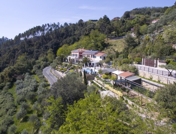 villa-amaranta-la-spezia-rustige-ligging-heuvels.jpg