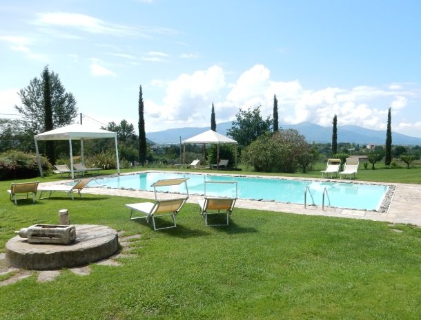 relais-del-lago-capannori-lucca-zwembad.jpg