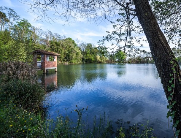 relais-del-lago-capannori-lucca-meer-vissen.jpg