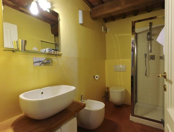 relais-del-lago-capannori-lucca-badkamer.jpg