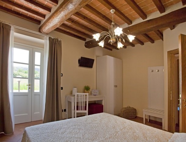 tenuta-san-giovanni-lucca-appartement-verbena-slaapkamer.jpg