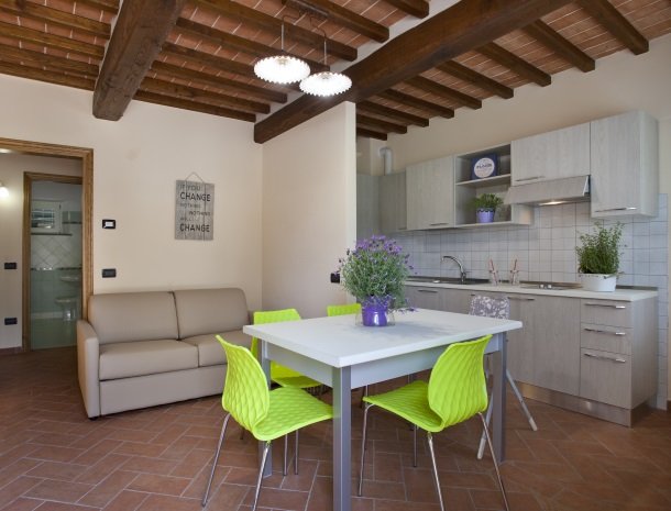 tenuta-san-giovanni-lucca-appartement-pompelmo-keuken.jpg