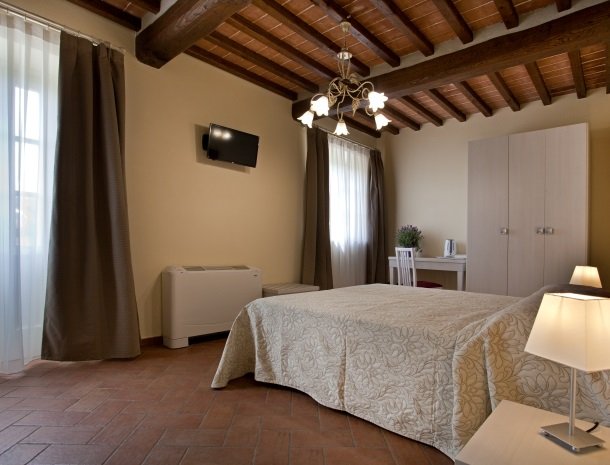 tenuta-san-giovanni-lucca-appartement-bergamotto-slaapkamer.jpg