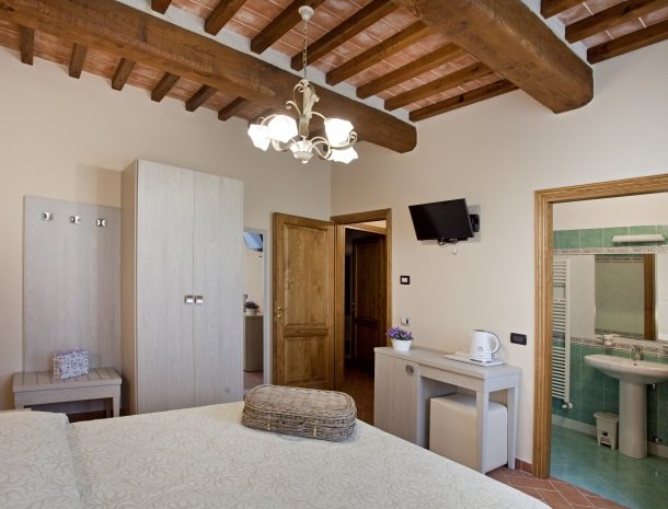 tenuta-san-giovanni-lucca-appartement-lavanda-slaapkamer.jpg