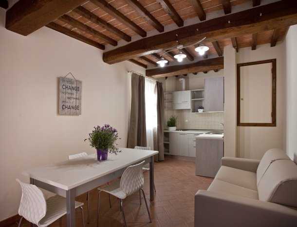 tenuta-san-giovanni-lucca-appartement-arancia-keuken.jpg