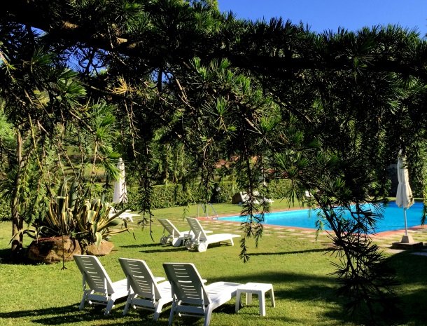 hotel-il-caminetto-portoferaio-tuin-zwembad.jpg