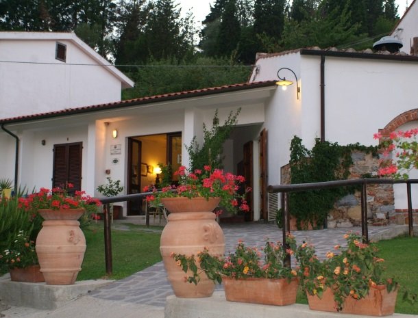 hotel-il-caminetto-portoferaio-ingang.jpg