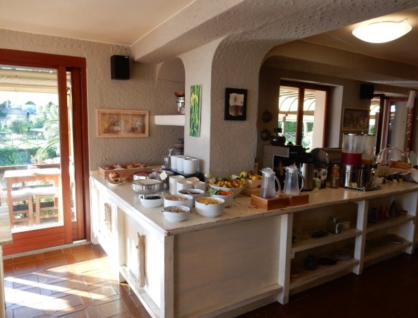 hotel-cernia-sant-andrea-elba-ontbijtbuffet.jpg