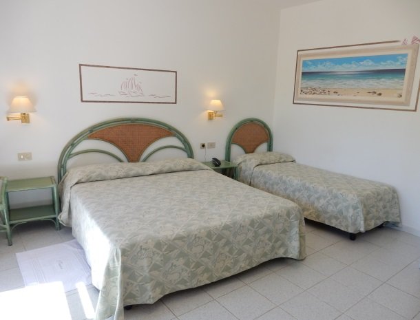 hotel-montemerlo-fetovaia-elba-3-persoonskamer.jpg