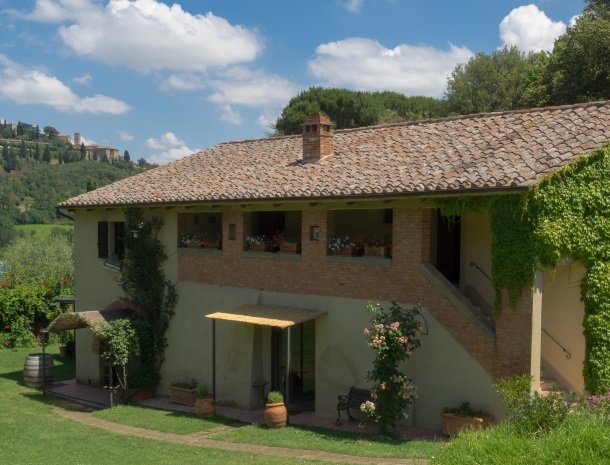 agriturismo-nobile-montepulciano-kamers-oliveto.jpg