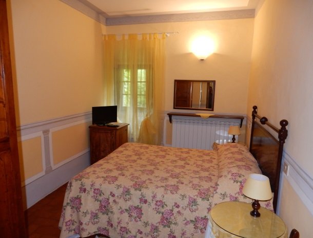 agriturismo-nobile-montepulciano-slaapkamer.jpg