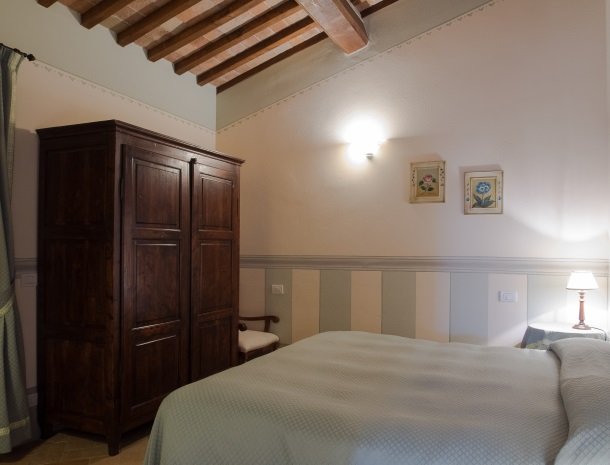 agriturismo-nobile-montepulciano-toscane-appartement-pollaio-slaapkamer.jpg