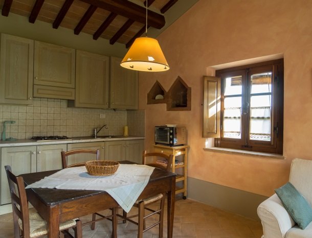 agriturismo-nobile-montepulciano-toscane-appartement-pollaio-keuken.jpg