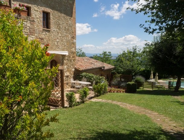 agriturismo-nobile-montepulciano-toscane-appartement-terras-zwembad.jpg