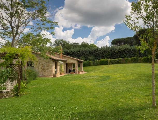 agriturismo-nobile-montepulciano-toscane-appartement-fienile-tuin.jpg